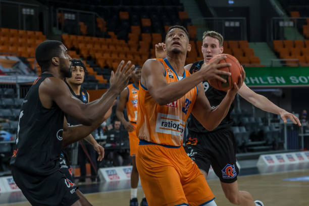 在传球助攻 在传球助攻