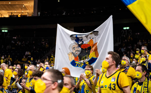 他需要适应 他需要适应