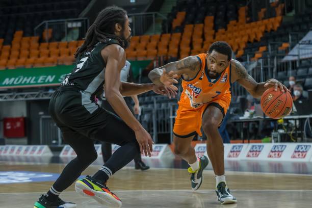 斯蒂亚诺 斯蒂亚诺